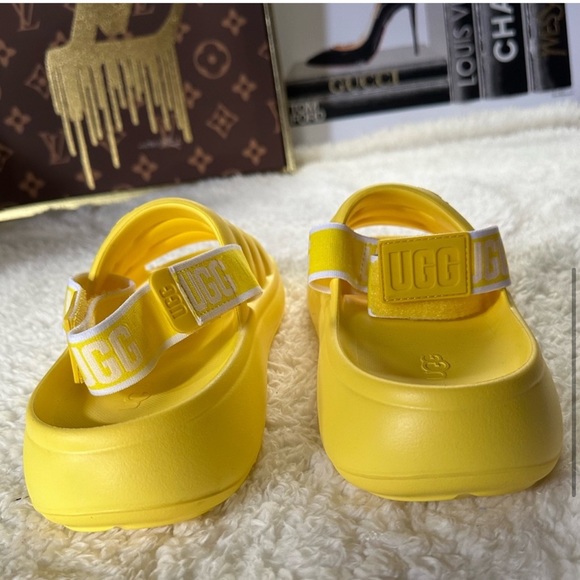 NWT UGG sport yeah sandals sliders in canary yellow women’s 10 foam Yeezy 41 - Picture 6 of 15